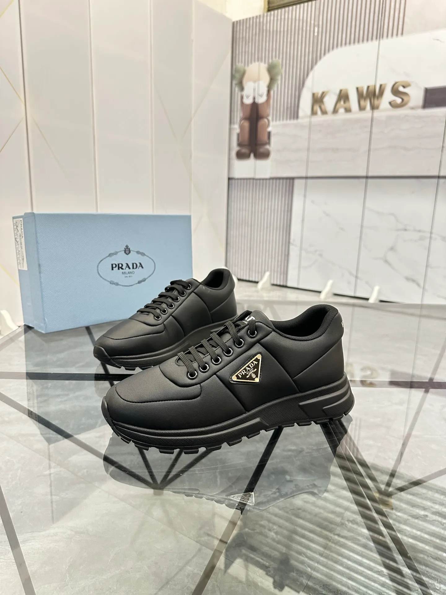 Men's shoes: 💰P440¥ Product trademark: Prada *"Prada*" low-top casual shoes Regular size: 38-44 (can be customized to 45.46) Product materials: imported cowhide upper, sheepskin lining, original outsole. Number: 835